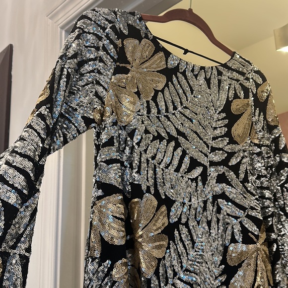 Badgely Mishka Dress size 2 very flattering and even more beautiful in person - Picture 3 of 4